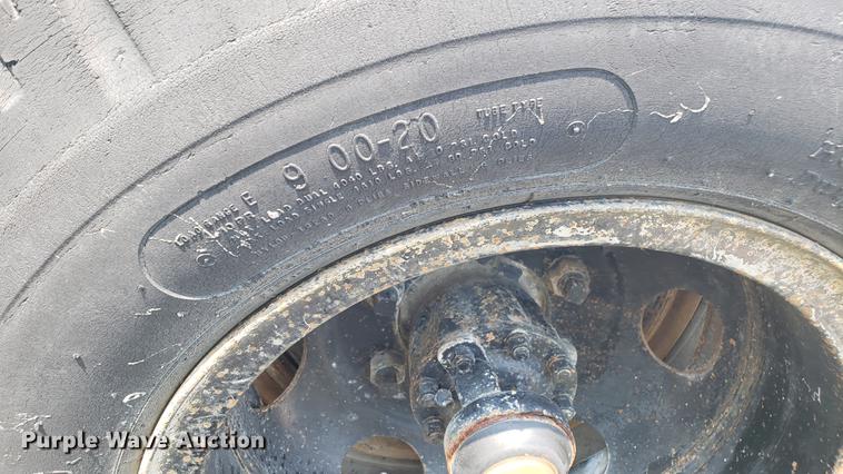 image for item EU9751 1979 Ford F700 truck cab and chassis