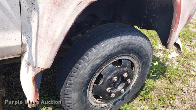 image for item EU9751 1979 Ford F700 truck cab and chassis