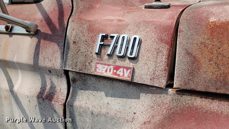 image for item EU9751 1979 Ford F700 truck cab and chassis