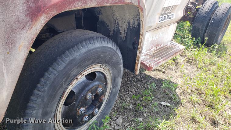 image for item EU9751 1979 Ford F700 truck cab and chassis