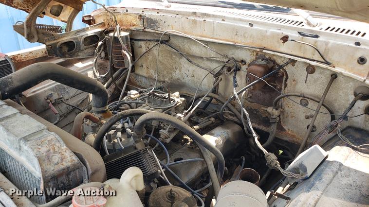 image for item EU9751 1979 Ford F700 truck cab and chassis