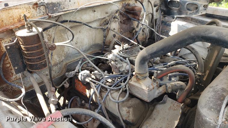 image for item EU9751 1979 Ford F700 truck cab and chassis