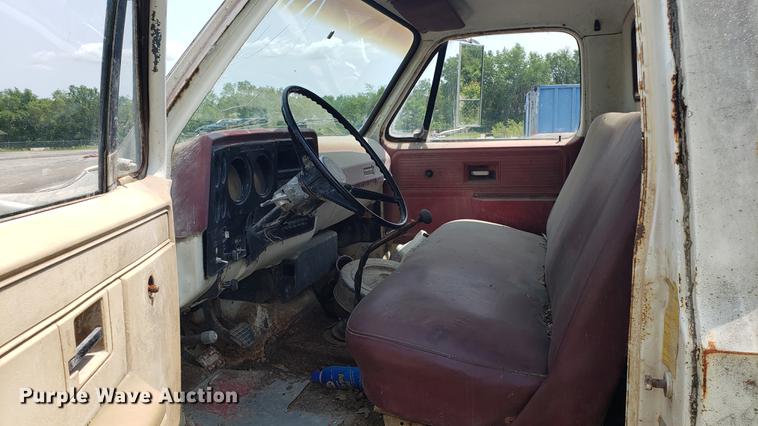 image for item EU9752 1980 Chevrolet 60 water truck