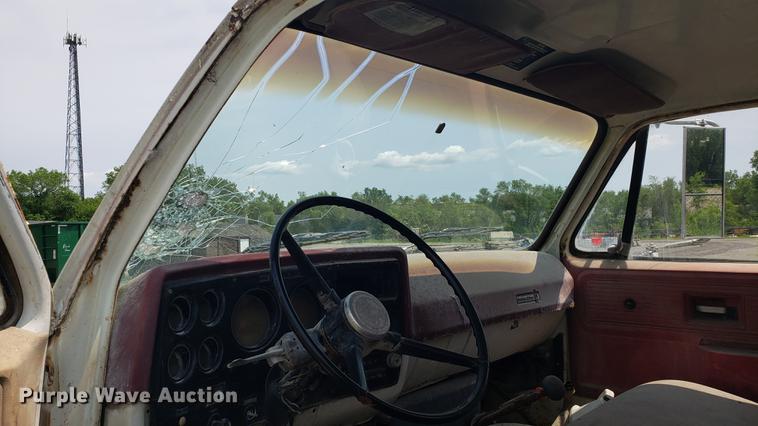 image for item EU9752 1980 Chevrolet 60 water truck