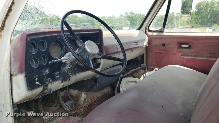 image for item EU9752 1980 Chevrolet 60 water truck