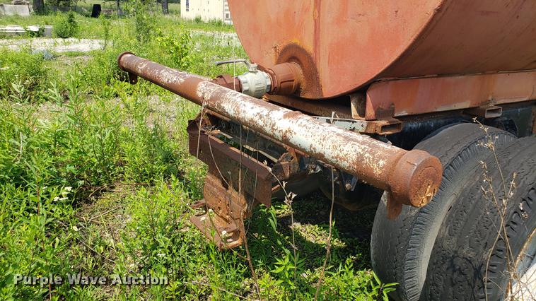 image for item EU9752 1980 Chevrolet 60 water truck