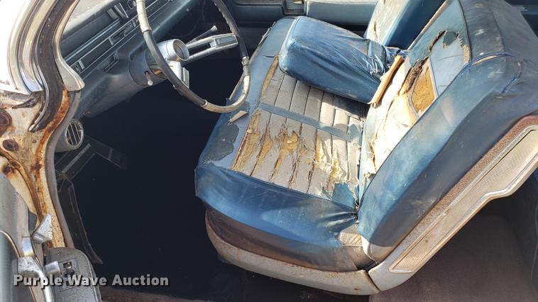 image for item EU9755 1961 Cadillac sedan