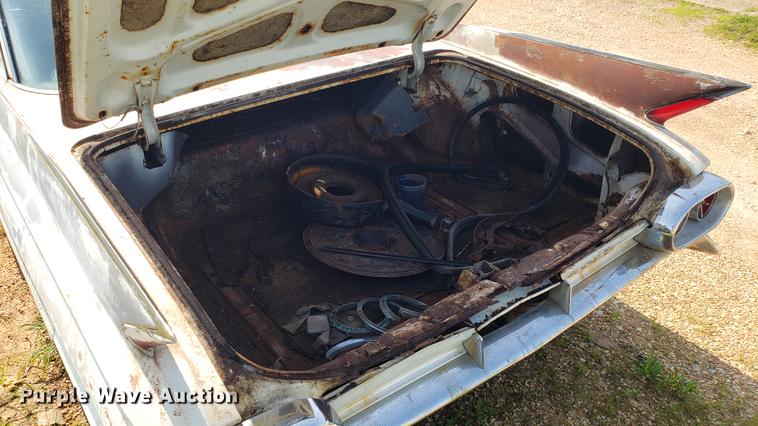 image for item EU9755 1961 Cadillac sedan