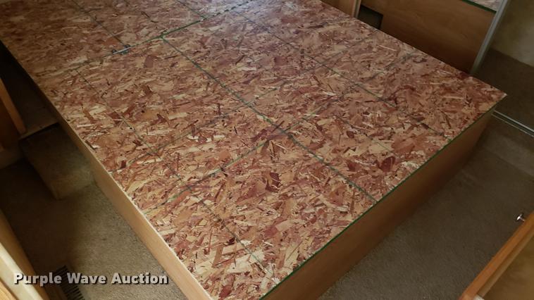 image for item EU9761 2007 Keystone Raptor toy hauler camper