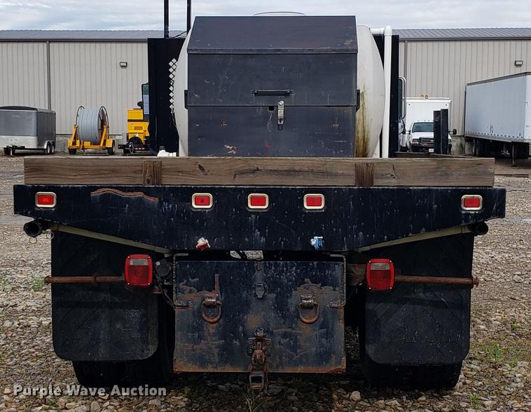 image for item EU9763 2004 Ford F750 Super Duty flatbed truck