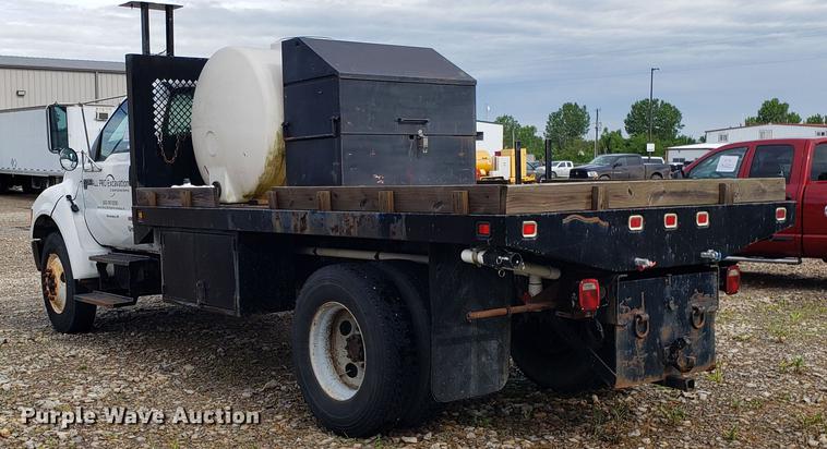 image for item EU9763 2004 Ford F750 Super Duty flatbed truck