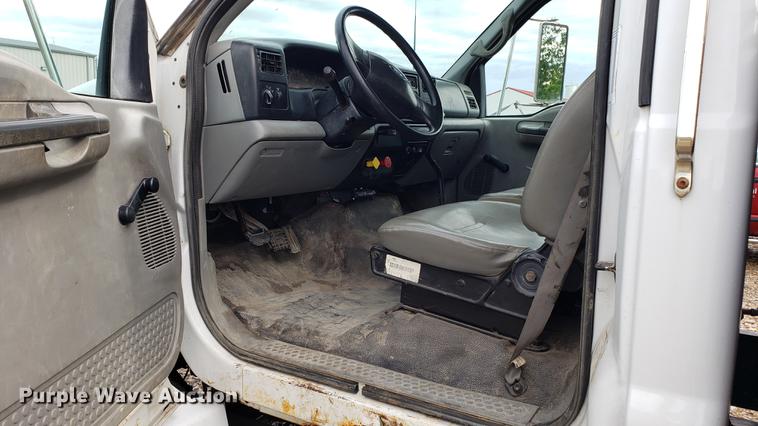 image for item EU9763 2004 Ford F750 Super Duty flatbed truck