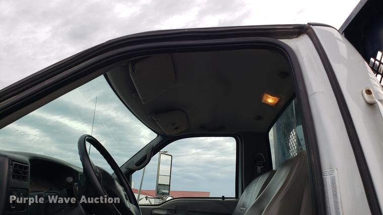 image for item EU9763 2004 Ford F750 Super Duty flatbed truck