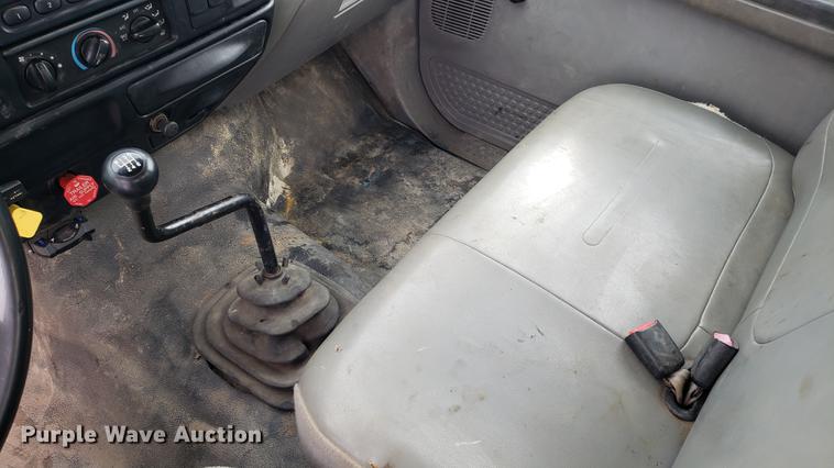 image for item EU9763 2004 Ford F750 Super Duty flatbed truck