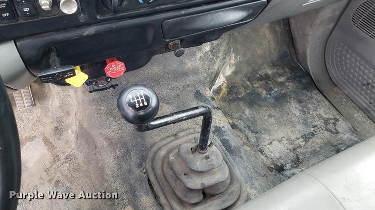 image for item EU9763 2004 Ford F750 Super Duty flatbed truck