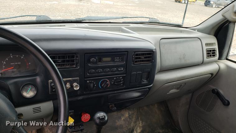 image for item EU9763 2004 Ford F750 Super Duty flatbed truck