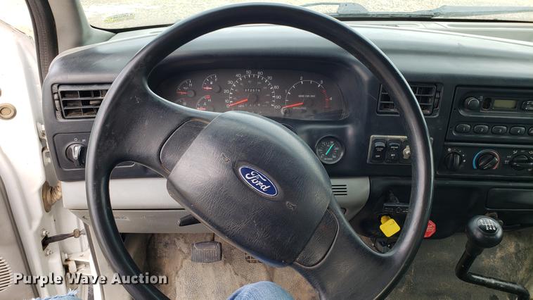 image for item EU9763 2004 Ford F750 Super Duty flatbed truck