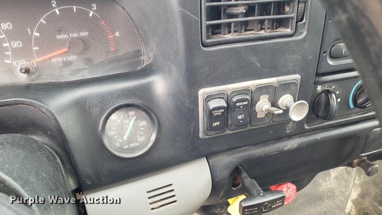 image for item EU9763 2004 Ford F750 Super Duty flatbed truck