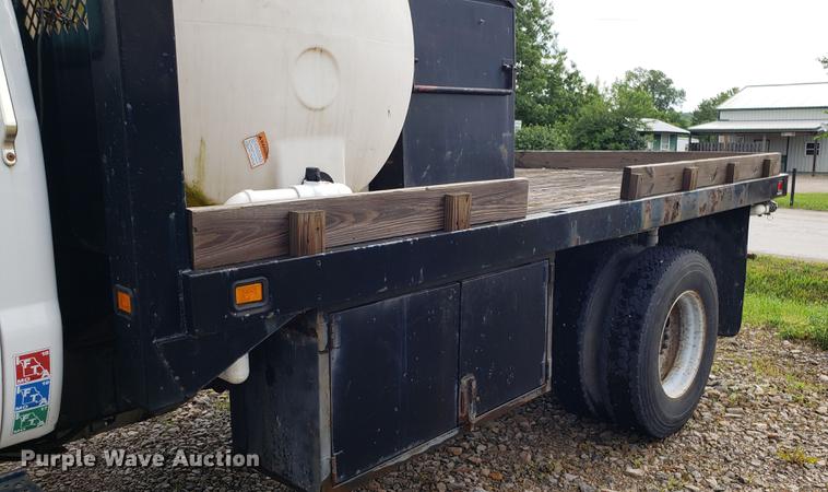 image for item EU9763 2004 Ford F750 Super Duty flatbed truck