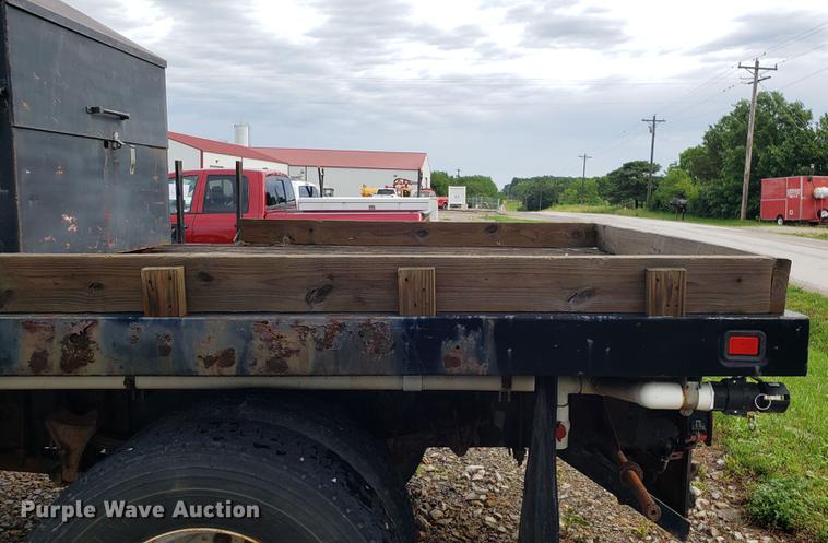 image for item EU9763 2004 Ford F750 Super Duty flatbed truck