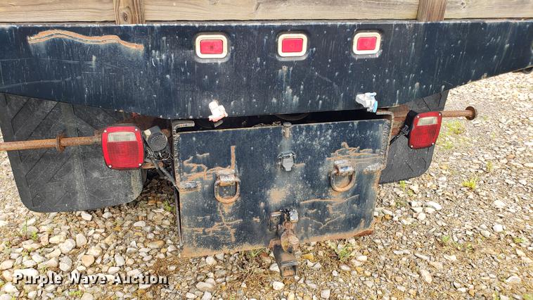 image for item EU9763 2004 Ford F750 Super Duty flatbed truck