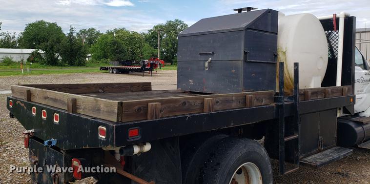 image for item EU9763 2004 Ford F750 Super Duty flatbed truck