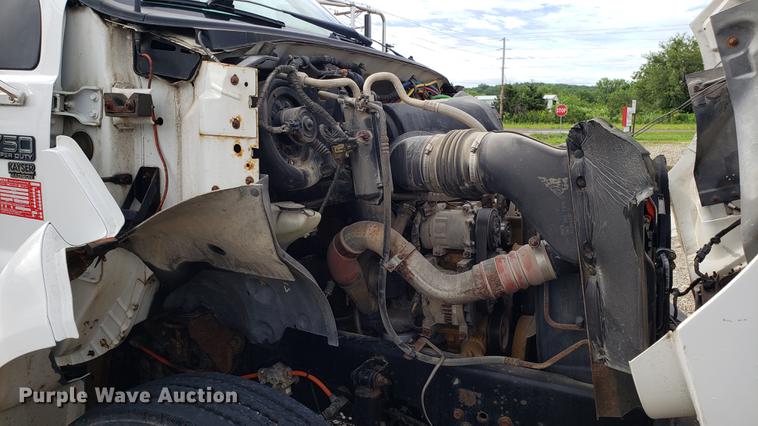 image for item EU9763 2004 Ford F750 Super Duty flatbed truck