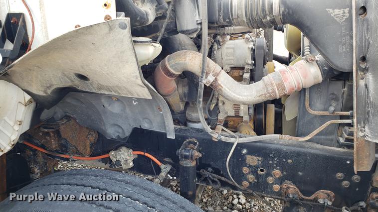 image for item EU9763 2004 Ford F750 Super Duty flatbed truck