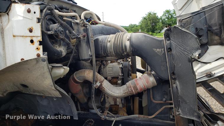 image for item EU9763 2004 Ford F750 Super Duty flatbed truck