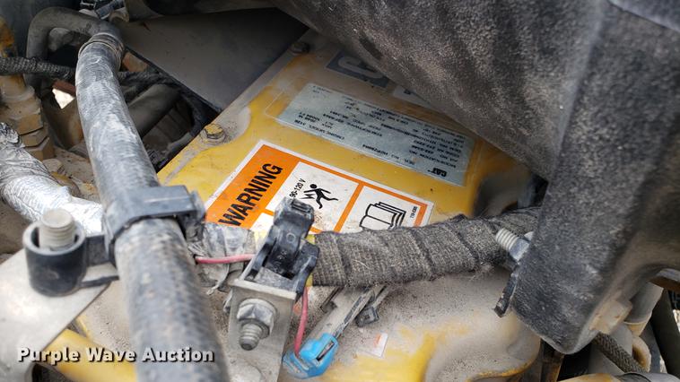 image for item EU9763 2004 Ford F750 Super Duty flatbed truck