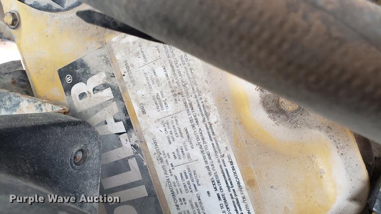 image for item EU9763 2004 Ford F750 Super Duty flatbed truck