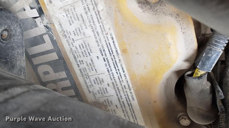 image for item EU9763 2004 Ford F750 Super Duty flatbed truck