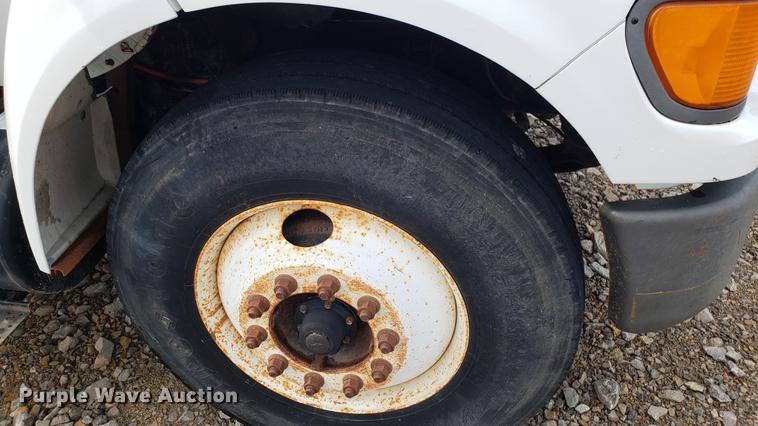 image for item EU9763 2004 Ford F750 Super Duty flatbed truck