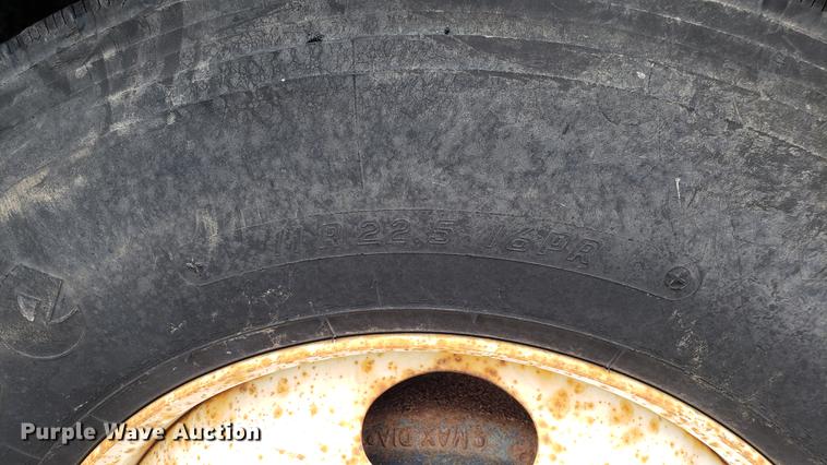 image for item EU9763 2004 Ford F750 Super Duty flatbed truck