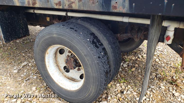 image for item EU9763 2004 Ford F750 Super Duty flatbed truck