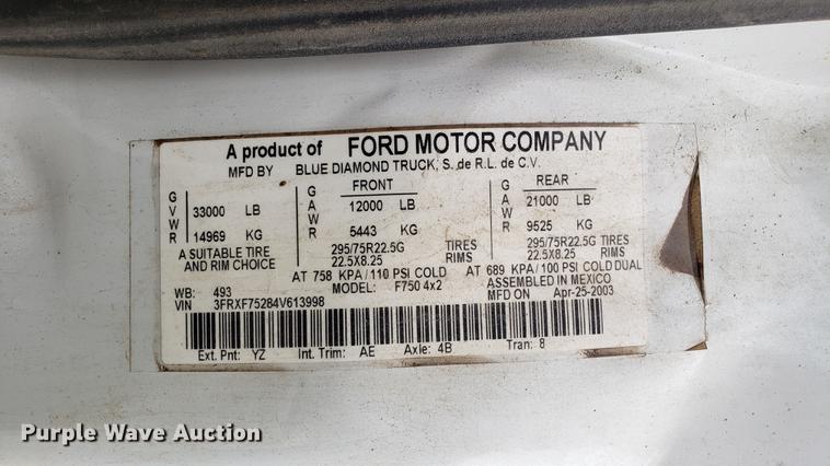 image for item EU9763 2004 Ford F750 Super Duty flatbed truck