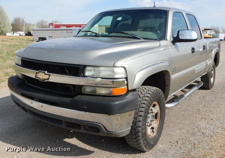 image for item EZ9867 2002 Chevrolet Silverado 2500HD Crew Cab pickup truck