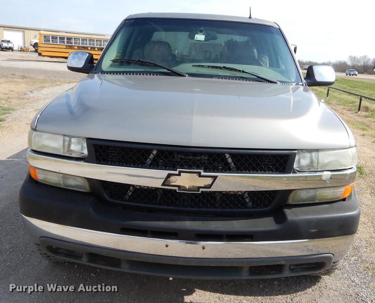 image for item EZ9867 2002 Chevrolet Silverado 2500HD Crew Cab pickup truck