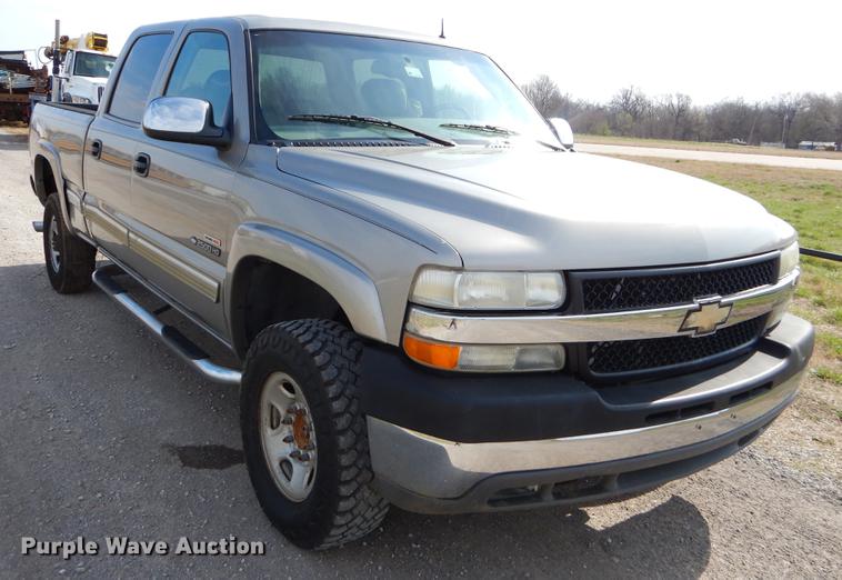 image for item EZ9867 2002 Chevrolet Silverado 2500HD Crew Cab pickup truck