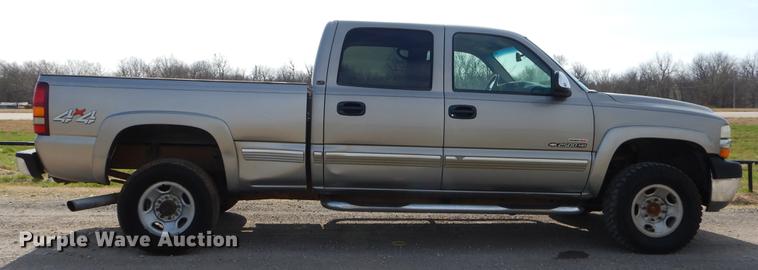 image for item EZ9867 2002 Chevrolet Silverado 2500HD Crew Cab pickup truck