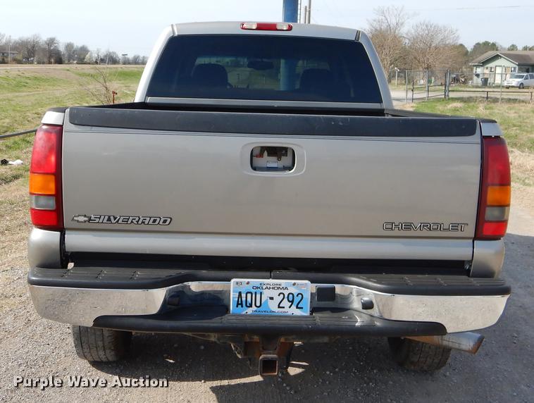 image for item EZ9867 2002 Chevrolet Silverado 2500HD Crew Cab pickup truck