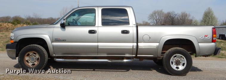 image for item EZ9867 2002 Chevrolet Silverado 2500HD Crew Cab pickup truck