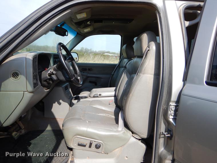 image for item EZ9867 2002 Chevrolet Silverado 2500HD Crew Cab pickup truck