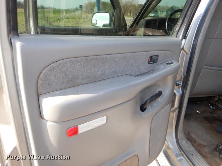 image for item EZ9867 2002 Chevrolet Silverado 2500HD Crew Cab pickup truck