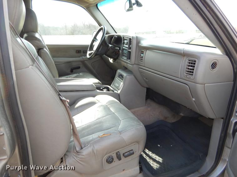 image for item EZ9867 2002 Chevrolet Silverado 2500HD Crew Cab pickup truck