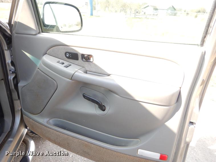 image for item EZ9867 2002 Chevrolet Silverado 2500HD Crew Cab pickup truck