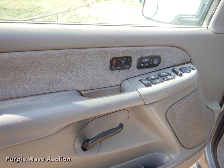 image for item EZ9867 2002 Chevrolet Silverado 2500HD Crew Cab pickup truck