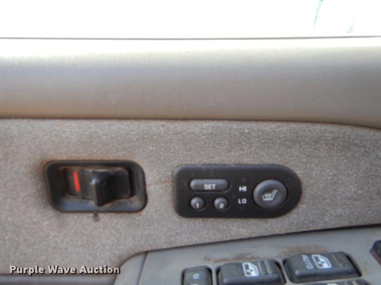 image for item EZ9867 2002 Chevrolet Silverado 2500HD Crew Cab pickup truck