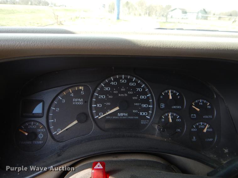 image for item EZ9867 2002 Chevrolet Silverado 2500HD Crew Cab pickup truck