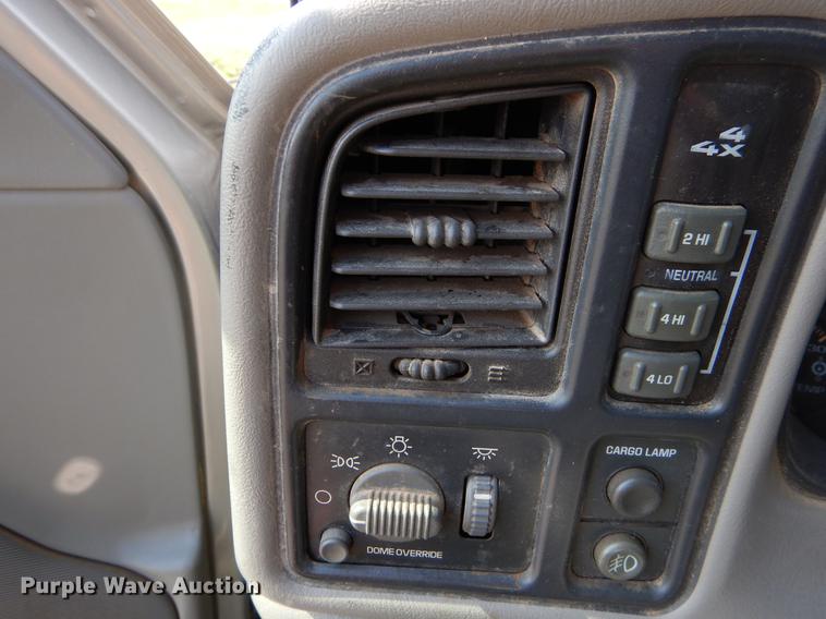 image for item EZ9867 2002 Chevrolet Silverado 2500HD Crew Cab pickup truck